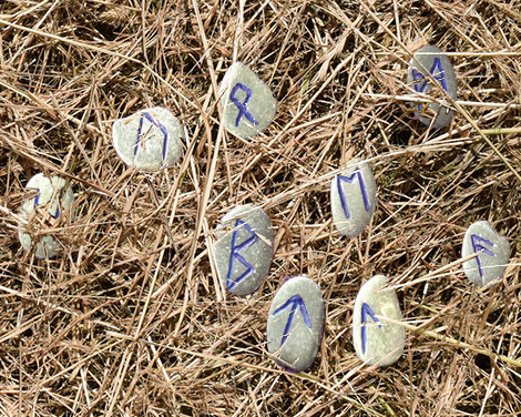 Rune Reading in the hay